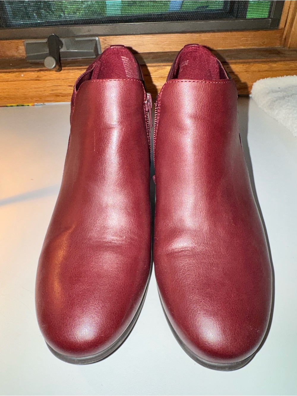 croft & barrow Women’s Maroon Leather Ankle Booties with Side Zip